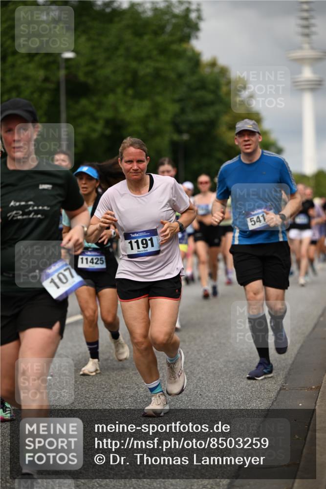 29.06.2025 - hella hamburg halbmarathon Dr. Thomas Lammeyer http://msf.ph/oto/8503259 29.06.2025 10:26:00 Kennedybrücke 1072, 1158, 1191, 1250, 1401, 1668, 1958, 2009, 2315, 2353, 2529, 2815, 2841, 3606, 3770, 3817, 3825, 3826, 4046, 4289, 4697, 5122, 5412, 5493, 5641, 5759, 6086, 6103, 7075, 7375, 7612, 7672, 8286, 8431, 8860, 8896, 8959, 9002, 9062, 9326, 9327, 9369, 9483, 9499, 9532, 9635, 9788, 10019, 10125, 10374, 10787, 10921, 11117, 11425 meine-sportfotos.de