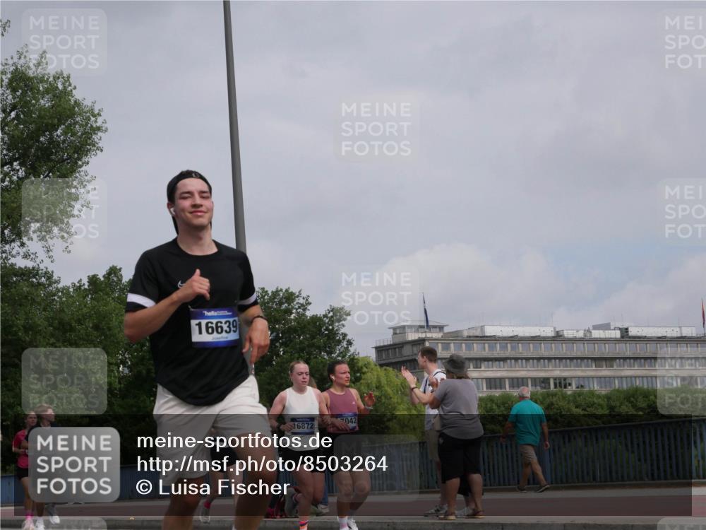 29.06.2025 - hella hamburg halbmarathon Luisa Fischer http://msf.ph/oto/8503264 29.06.2025 10:12:58 Kennedybrücke 80, 889, 16639, 6872, 042, 1483, 1573, 7042, 7685, 8090, 8219, 8890, 9816 meine-sportfotos.de