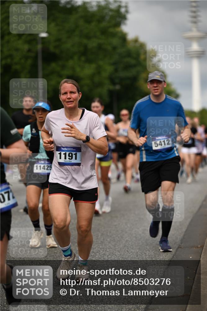 29.06.2025 - hella hamburg halbmarathon Dr. Thomas Lammeyer http://msf.ph/oto/8503276 29.06.2025 10:26:01 Kennedybrücke 1072, 1158, 1191, 1250, 1269, 1401, 1668, 1958, 2009, 2315, 2353, 2529, 2815, 2841, 3606, 3770, 3825, 3826, 4046, 4289, 4697, 5122, 5412, 5493, 5641, 5759, 6086, 6103, 7075, 7375, 7612, 7672, 8286, 8431, 8860, 8896, 8959, 9002, 9062, 9326, 9327, 9369, 9483, 9499, 9532, 9635, 9788, 10019, 10125, 10374, 10787, 10921, 11117, 11425 meine-sportfotos.de
