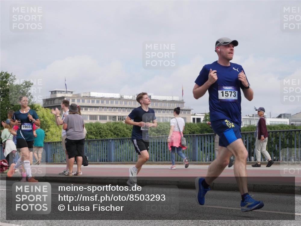 29.06.2025 - hella hamburg halbmarathon Luisa Fischer http://msf.ph/oto/8503293 29.06.2025 10:13:02 Kennedybrücke 19023, 0850, 1573, 1483, 1513, 1573, 7042, 7250, 7685, 8090, 8890, 9681, 9816 meine-sportfotos.de