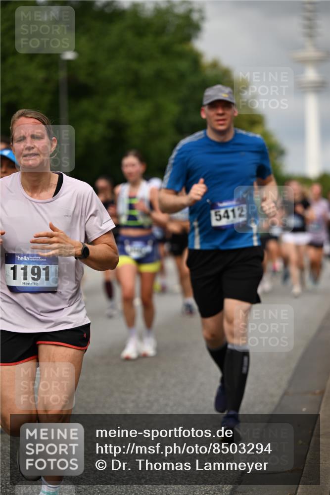 29.06.2025 - hella hamburg halbmarathon Dr. Thomas Lammeyer http://msf.ph/oto/8503294 29.06.2025 10:26:01 Kennedybrücke 1072, 1158, 1191, 1250, 1269, 1401, 1668, 1958, 2009, 2315, 2353, 2529, 2815, 2841, 3606, 3770, 3825, 3826, 4046, 4289, 4697, 5122, 5412, 5493, 5641, 5759, 6086, 6103, 7075, 7375, 7612, 7672, 8286, 8431, 8860, 8896, 8959, 9002, 9062, 9326, 9327, 9369, 9483, 9499, 9532, 9635, 9788, 10019, 10125, 10374, 10787, 10921, 11117, 11425 meine-sportfotos.de