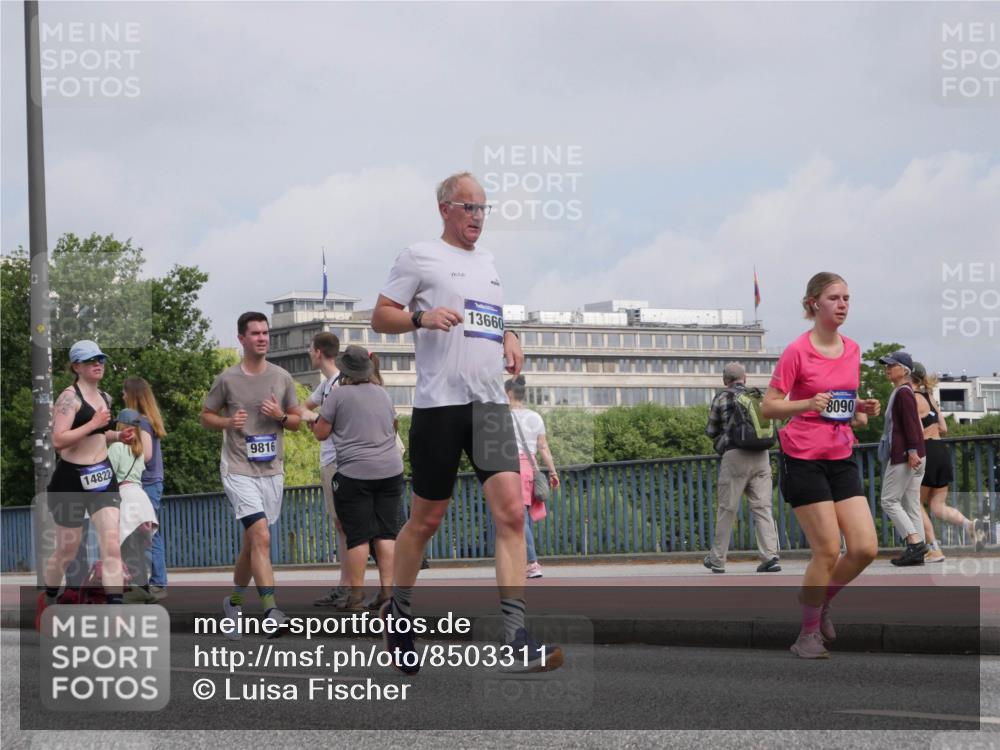 29.06.2025 - hella hamburg halbmarathon Luisa Fischer http://msf.ph/oto/8503311 29.06.2025 10:13:04 Kennedybrücke 14822, 9816, 13660, 8090, 1483, 1513, 1573, 4389, 7250, 7685, 8090, 8890, 9681, 9816 meine-sportfotos.de
