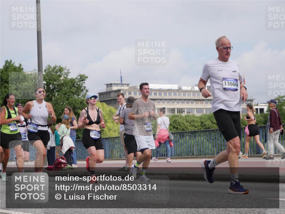 29.06.2025 - hella hamburg halbmarathon Luisa Fischer http://msf.ph/oto/8503314 29.06.2025 10:13:04 Kennedybrücke 1513, 730, 11180, 14822, 981, 13660, 1483, 1513, 1573, 4389, 7250, 7685, 8090, 8890, 9681, 9816 meine-sportfotos.de