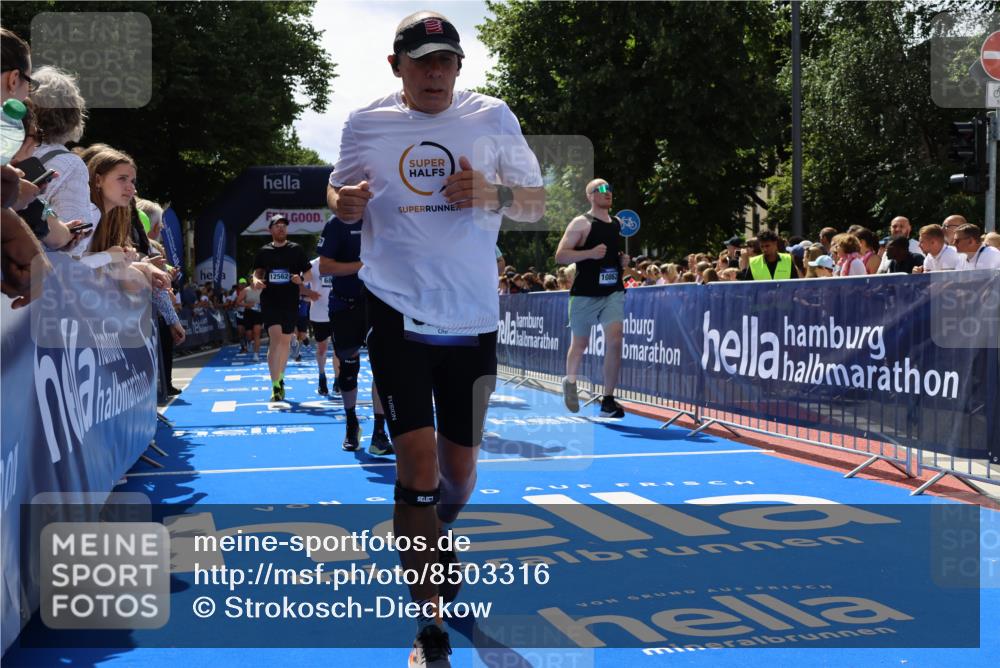 29.06.2025 - hella hamburg halbmarathon Strokosch-Dieckow http://msf.ph/oto/8503316 29.06.2025 11:36:20 Ziel 1224, 1298, 1389, 3741, 4540, 4802, 5294, 6805, 7789, 9054, 9055, 9094, 9471, 10652, 10770, 10862, 12463, 12562, 12770, 12775, 13473, 13653, 13789, 14158, 14334, 14477, 15281, 16702, 16796, 18361, 19018 meine-sportfotos.de