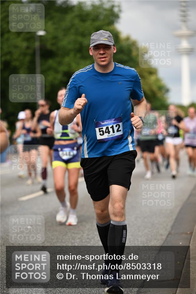 29.06.2025 - hella hamburg halbmarathon Dr. Thomas Lammeyer http://msf.ph/oto/8503318 29.06.2025 10:26:02 Kennedybrücke 1072, 1158, 1191, 1250, 1269, 1401, 1668, 1958, 2009, 2315, 2353, 2529, 2815, 2841, 3606, 3770, 3825, 3826, 4046, 4289, 4375, 4697, 5122, 5412, 5493, 5641, 5759, 6103, 7075, 7375, 7612, 7672, 8286, 8431, 8860, 8896, 8959, 9002, 9062, 9326, 9327, 9369, 9483, 9499, 9532, 9635, 9788, 10019, 10125, 10374, 10787, 10902, 10921, 11117, 11425 meine-sportfotos.de