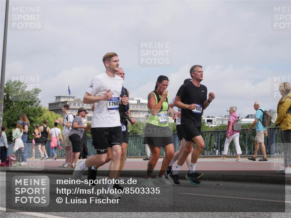 29.06.2025 - hella hamburg halbmarathon Luisa Fischer http://msf.ph/oto/8503335 29.06.2025 10:13:07 Kennedybrücke 17683, 151, 685, 1483, 1513, 4389, 7250, 7685, 8090, 9681, 9816, 9988 meine-sportfotos.de