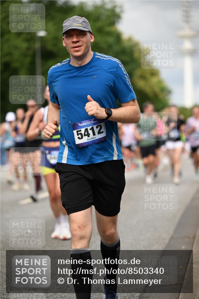 29.06.2025 - hella hamburg halbmarathon Dr. Thomas Lammeyer http://msf.ph/oto/8503340 29.06.2025 10:26:02 Kennedybrücke 1072, 1158, 1191, 1250, 1269, 1401, 1668, 1958, 2009, 2315, 2353, 2529, 2815, 2841, 3606, 3770, 3825, 3826, 4046, 4289, 4375, 4697, 5122, 5412, 5493, 5641, 5759, 6103, 7075, 7375, 7612, 7672, 8286, 8431, 8860, 8896, 8959, 9002, 9062, 9326, 9327, 9369, 9483, 9499, 9532, 9635, 9788, 10019, 10125, 10374, 10787, 10902, 10921, 11117, 11425 meine-sportfotos.de