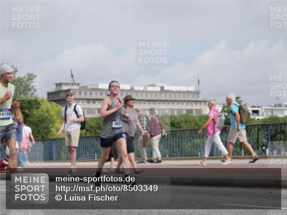 29.06.2025 - hella hamburg halbmarathon Luisa Fischer http://msf.ph/oto/8503349 29.06.2025 10:13:09 Kennedybrücke 16166, 9681, 1483, 1513, 4389, 7250, 7685, 8090, 9681, 9816, 9988 meine-sportfotos.de