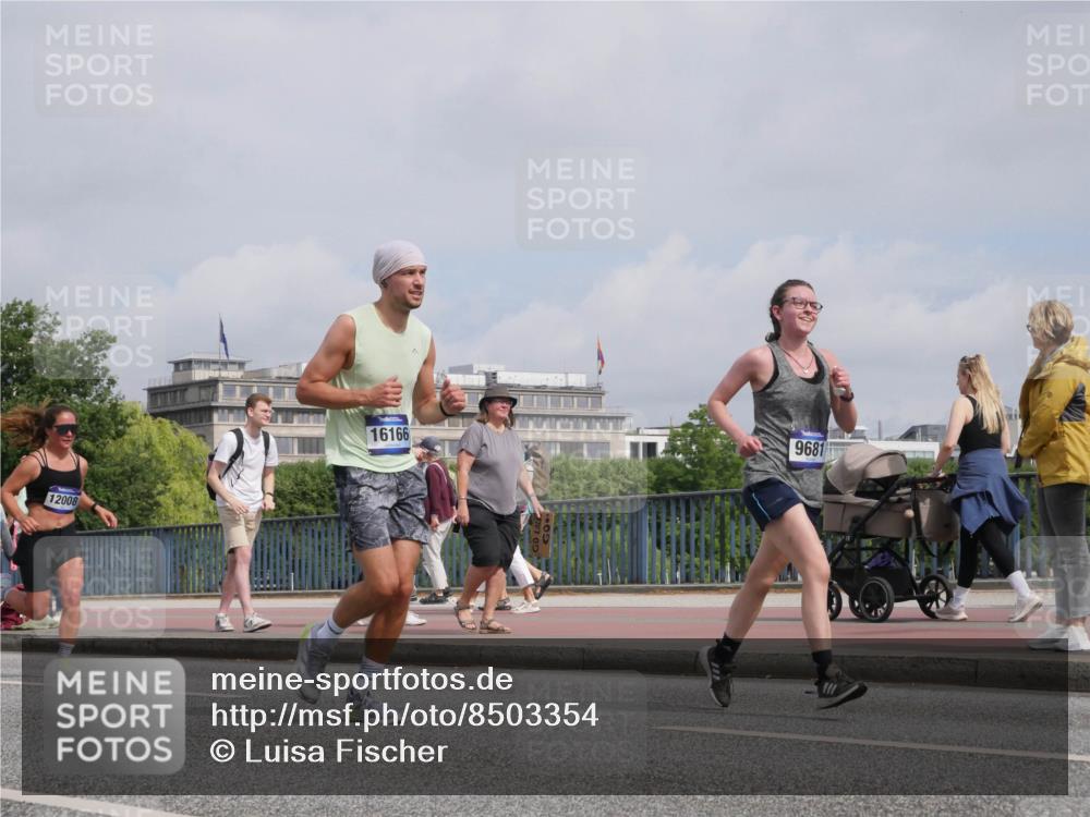 29.06.2025 - hella hamburg halbmarathon Luisa Fischer http://msf.ph/oto/8503354 29.06.2025 10:13:10 Kennedybrücke 12008, 16166, 9681, 1456, 1483, 1513, 4389, 7250, 7685, 9681, 9816, 9988 meine-sportfotos.de