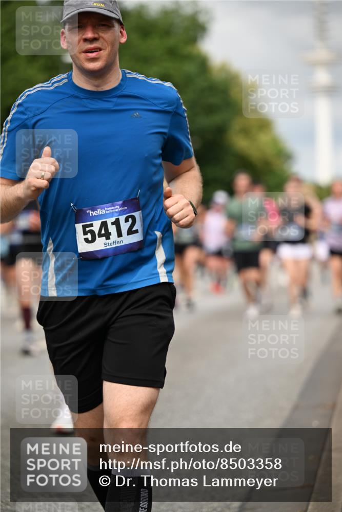 29.06.2025 - hella hamburg halbmarathon Dr. Thomas Lammeyer http://msf.ph/oto/8503358 29.06.2025 10:26:03 Kennedybrücke 1072, 1158, 1191, 1250, 1269, 1401, 1668, 1958, 2009, 2315, 2353, 2529, 2815, 2841, 3606, 3770, 3825, 3826, 4046, 4289, 4375, 4697, 5122, 5412, 5641, 5759, 6103, 7075, 7375, 7612, 7672, 8286, 8431, 8860, 8896, 8959, 9002, 9062, 9326, 9327, 9369, 9483, 9499, 9532, 9635, 9788, 10019, 10125, 10167, 10374, 10787, 10902, 10921, 11117, 11425 meine-sportfotos.de