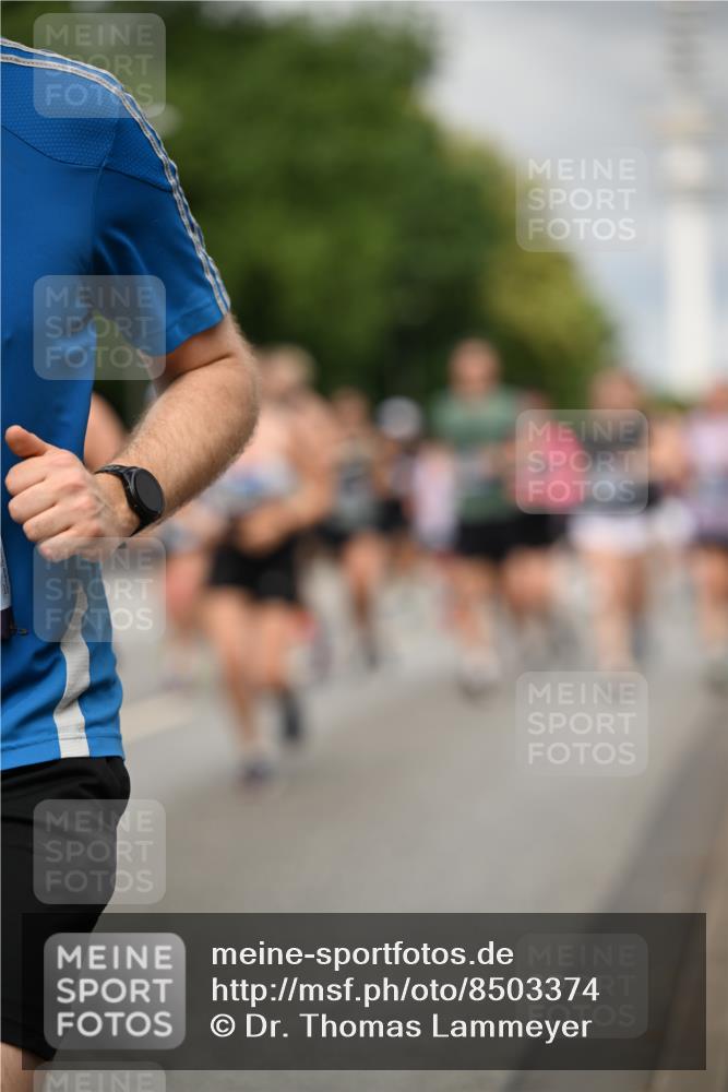 29.06.2025 - hella hamburg halbmarathon Dr. Thomas Lammeyer http://msf.ph/oto/8503374 29.06.2025 10:26:04 Kennedybrücke 1072, 1158, 1191, 1250, 1269, 1668, 1958, 2009, 2315, 2353, 2529, 2815, 2841, 3606, 3770, 3825, 3826, 4046, 4289, 4375, 4376, 4697, 5122, 5412, 5641, 5759, 6103, 7075, 7375, 7612, 7672, 8286, 8431, 8860, 8896, 8959, 9002, 9062, 9326, 9327, 9369, 9483, 9532, 9635, 9788, 10019, 10125, 10167, 10374, 10787, 10902, 10921, 11117, 11425 meine-sportfotos.de