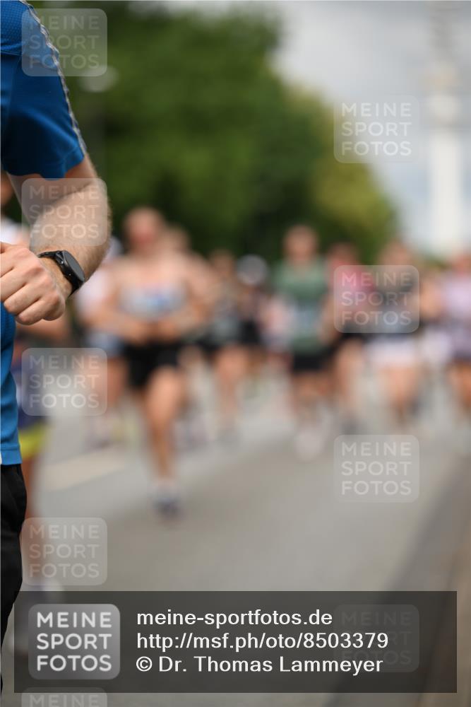 29.06.2025 - hella hamburg halbmarathon Dr. Thomas Lammeyer http://msf.ph/oto/8503379 29.06.2025 10:26:04 Kennedybrücke 1072, 1158, 1191, 1250, 1269, 1668, 1958, 2009, 2315, 2353, 2529, 2815, 2841, 3606, 3770, 3825, 3826, 4046, 4289, 4375, 4376, 4697, 5122, 5412, 5641, 5759, 6103, 7075, 7375, 7612, 7672, 8286, 8431, 8860, 8896, 8959, 9002, 9062, 9326, 9327, 9369, 9483, 9532, 9635, 9788, 10019, 10125, 10167, 10374, 10787, 10902, 10921, 11117, 11425 meine-sportfotos.de