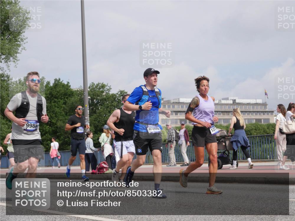 29.06.2025 - hella hamburg halbmarathon Luisa Fischer http://msf.ph/oto/8503382 29.06.2025 10:13:14 Kennedybrücke 9988, 4389, 13901, 1311, 1456, 4389, 7058, 7250, 9988 meine-sportfotos.de