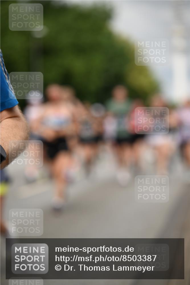 29.06.2025 - hella hamburg halbmarathon Dr. Thomas Lammeyer http://msf.ph/oto/8503387 29.06.2025 10:26:04 Kennedybrücke 1072, 1158, 1191, 1250, 1269, 1668, 1958, 2009, 2315, 2353, 2529, 2815, 2841, 3606, 3770, 3825, 3826, 4046, 4289, 4375, 4376, 4697, 5122, 5412, 5641, 5759, 6103, 7075, 7375, 7612, 7672, 8286, 8431, 8860, 8896, 8959, 9002, 9062, 9326, 9327, 9369, 9483, 9532, 9635, 9788, 10019, 10125, 10167, 10374, 10787, 10902, 10921, 11117, 11425 meine-sportfotos.de