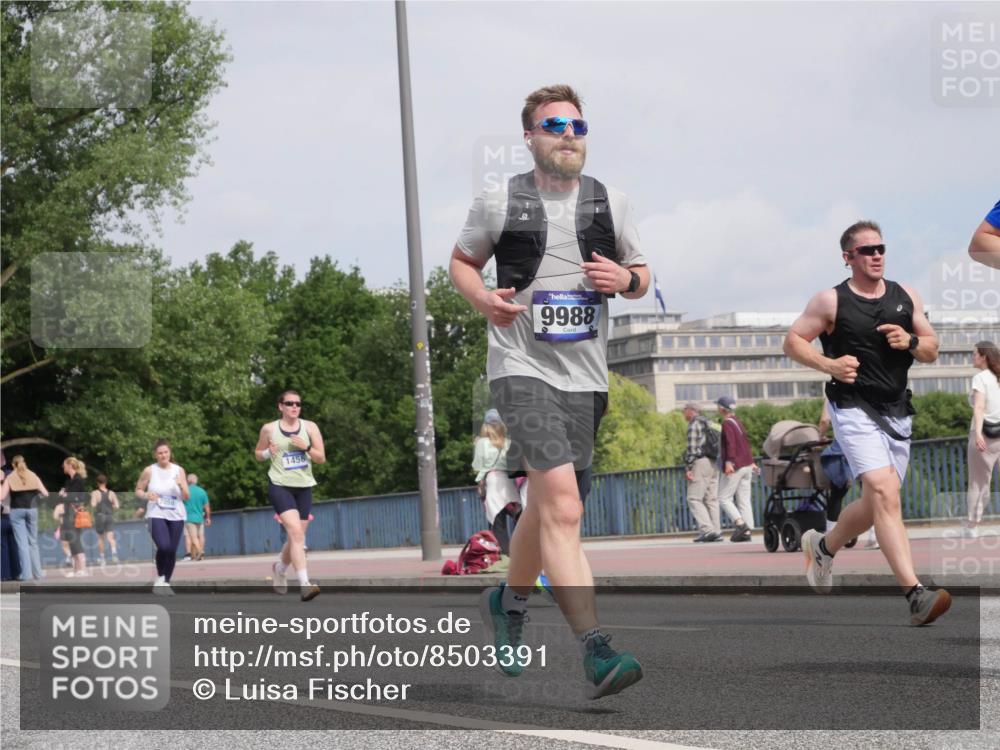 29.06.2025 - hella hamburg halbmarathon Luisa Fischer http://msf.ph/oto/8503391 29.06.2025 10:13:15 Kennedybrücke 7058, 1456, 9988, 0, 1456, 4389, 7058, 7250, 9988 meine-sportfotos.de