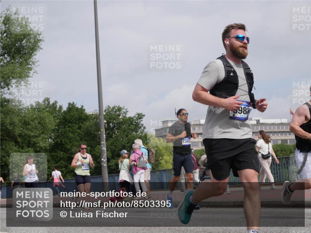 29.06.2025 - hella hamburg halbmarathon Luisa Fischer http://msf.ph/oto/8503395 29.06.2025 10:13:15 Kennedybrücke 1456, 7058, 3901, 5988, 0, 1456, 4389, 7058, 7250, 9988 meine-sportfotos.de