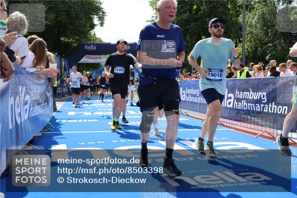 29.06.2025 - hella hamburg halbmarathon Strokosch-Dieckow http://msf.ph/oto/8503398 29.06.2025 11:36:21 Ziel 1224, 1298, 1389, 3741, 4802, 5294, 6805, 7789, 9054, 9055, 9094, 9471, 10219, 10652, 10770, 10862, 12463, 12562, 12770, 12775, 13473, 13653, 13789, 14158, 14334, 14477, 15281, 16702, 16796, 18361, 19018 meine-sportfotos.de