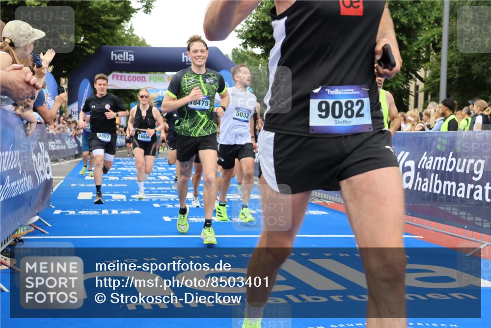 29.06.2025 - hella hamburg halbmarathon Strokosch-Dieckow http://msf.ph/oto/8503401 29.06.2025 10:52:11 Ziel 1482, 2397, 2595, 4419, 4837, 5032, 5087, 5093, 5378, 5482, 6164, 6897, 7732, 7896, 9074, 9082, 12135, 12580, 13726, 14248, 14300, 15275, 15446, 15829, 16003, 16320, 16591, 16666, 17033, 17130, 18475, 18801 meine-sportfotos.de