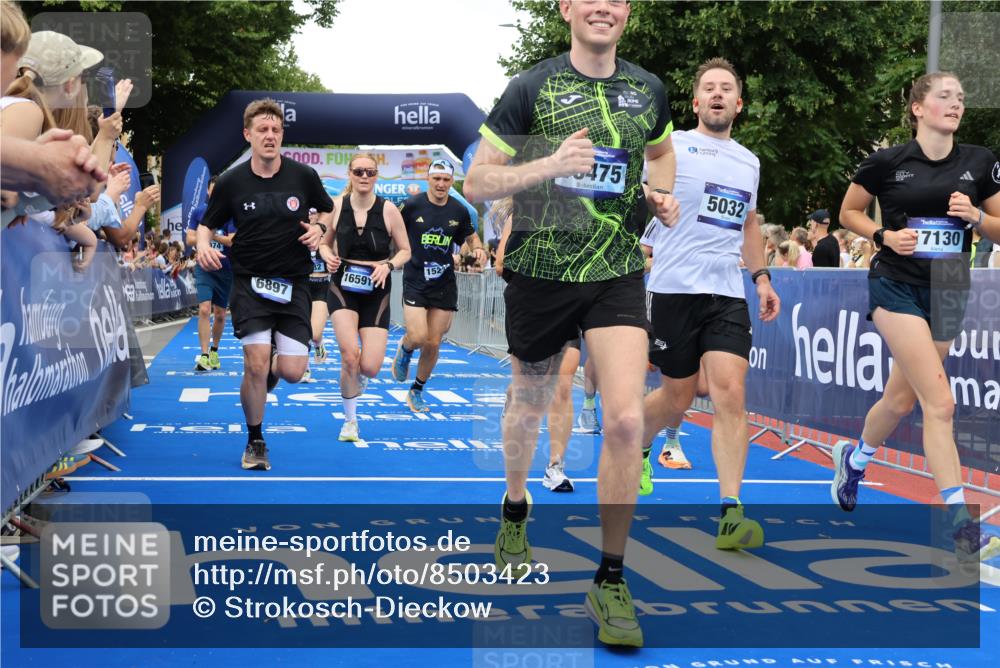 29.06.2025 - hella hamburg halbmarathon Strokosch-Dieckow http://msf.ph/oto/8503423 29.06.2025 10:52:12 Ziel 1482, 2397, 2595, 4419, 4587, 4837, 5032, 5087, 5093, 5378, 5482, 6164, 6897, 7732, 7896, 9074, 9082, 12135, 12580, 13707, 13726, 14248, 14300, 15275, 15446, 15829, 16003, 16320, 16591, 16666, 17033, 17130, 17773, 18475, 18801 meine-sportfotos.de