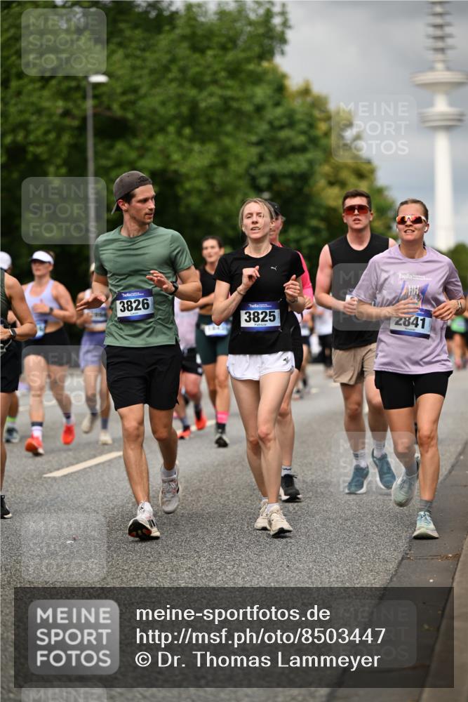 29.06.2025 - hella hamburg halbmarathon Dr. Thomas Lammeyer http://msf.ph/oto/8503447 29.06.2025 10:26:07 Kennedybrücke 1072, 1158, 1191, 1250, 1269, 1668, 1958, 1963, 2009, 2315, 2353, 2529, 2815, 2841, 2919, 3606, 3770, 3825, 3826, 4046, 4289, 4375, 4376, 5412, 5641, 5759, 6103, 6676, 7075, 7375, 7612, 7672, 8431, 8860, 8884, 8896, 8954, 8959, 9002, 9062, 9326, 9327, 9483, 9532, 9635, 9788, 10019, 10125, 10167, 10787, 10902, 10921, 11117, 11425 meine-sportfotos.de