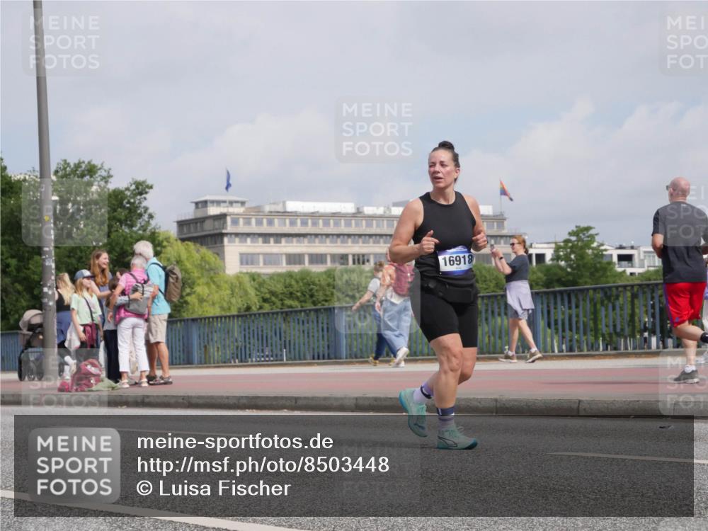 29.06.2025 - hella hamburg halbmarathon Luisa Fischer http://msf.ph/oto/8503448 29.06.2025 10:13:22 Kennedybrücke 16918, 1052, 1186, 1456, 7058, 8685 meine-sportfotos.de