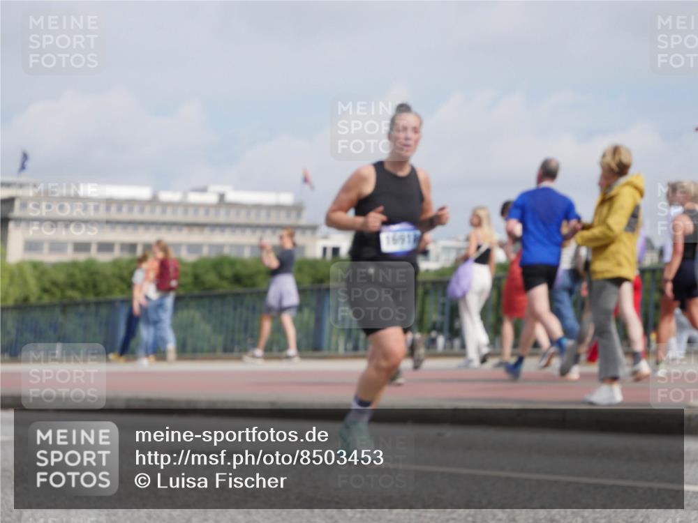 29.06.2025 - hella hamburg halbmarathon Luisa Fischer http://msf.ph/oto/8503453 29.06.2025 10:13:22 Kennedybrücke 1052, 1186, 1456, 7058, 8685 meine-sportfotos.de