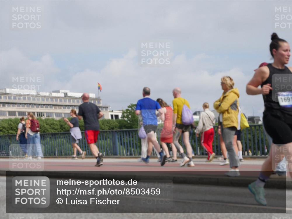 29.06.2025 - hella hamburg halbmarathon Luisa Fischer http://msf.ph/oto/8503459 29.06.2025 10:13:23 Kennedybrücke 1691, 1052, 1186, 1456, 7058, 8685 meine-sportfotos.de