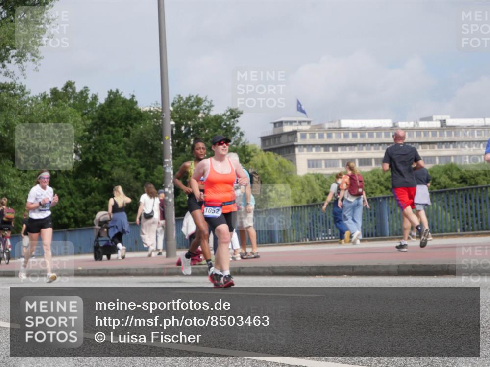 29.06.2025 - hella hamburg halbmarathon Luisa Fischer http://msf.ph/oto/8503463 29.06.2025 10:13:24 Kennedybrücke 1052, 1052, 1186, 7058, 8685, 9150 meine-sportfotos.de