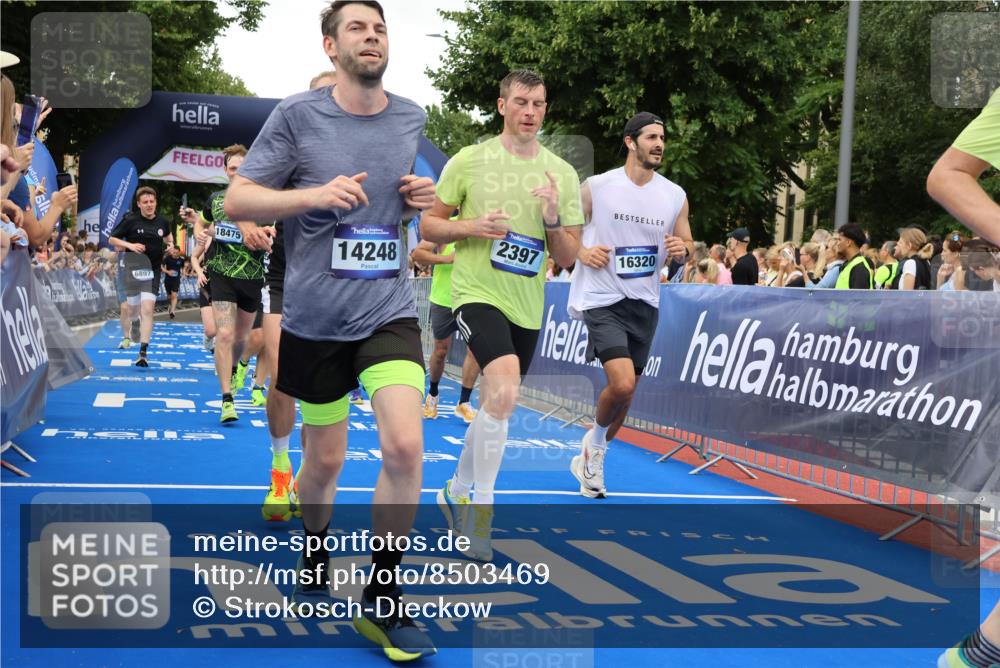 29.06.2025 - hella hamburg halbmarathon Strokosch-Dieckow http://msf.ph/oto/8503469 29.06.2025 10:52:10 Ziel 1482, 2397, 2595, 4419, 4837, 5032, 5087, 5093, 5378, 5482, 6164, 6897, 7732, 7896, 9074, 9082, 12135, 12580, 13726, 14248, 14300, 15275, 15446, 15829, 16003, 16179, 16320, 16591, 16666, 17033, 17130, 18475, 18801 meine-sportfotos.de