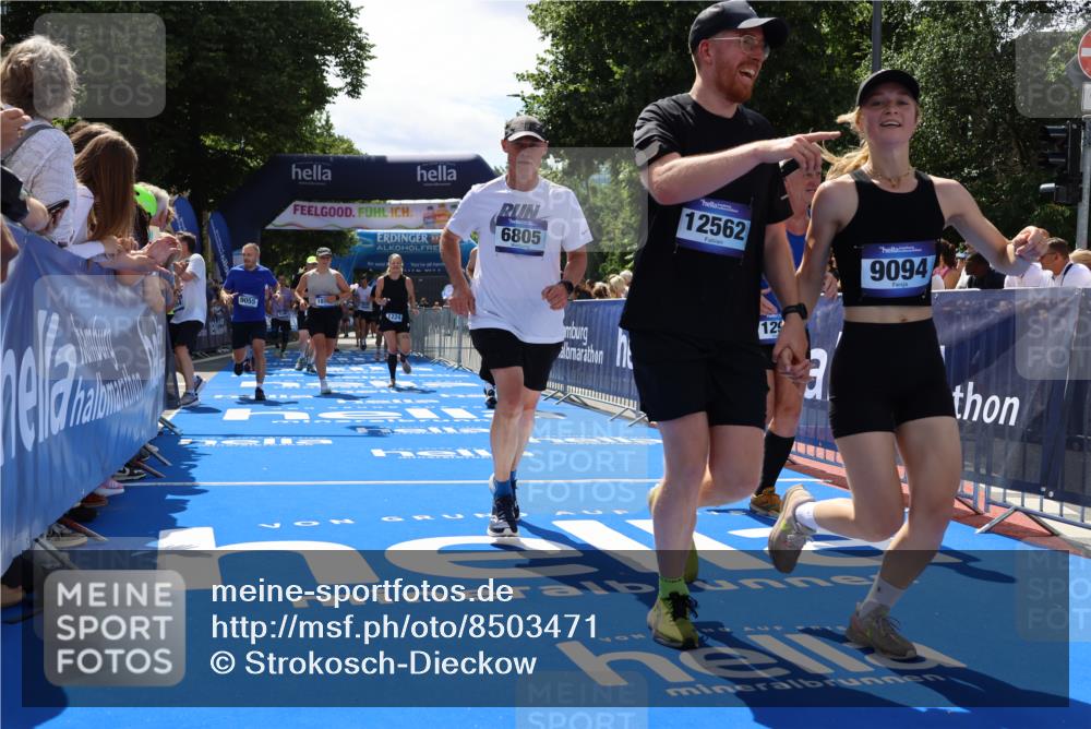 29.06.2025 - hella hamburg halbmarathon Strokosch-Dieckow http://msf.ph/oto/8503471 29.06.2025 11:36:22 Ziel 1224, 1298, 1389, 3741, 4802, 5294, 6199, 6805, 7773, 7789, 9054, 9055, 9094, 9471, 10219, 10652, 10770, 10862, 12463, 12562, 12770, 12775, 13473, 13653, 13789, 14158, 14334, 14477, 15281, 16702, 16796, 18361, 19018 meine-sportfotos.de