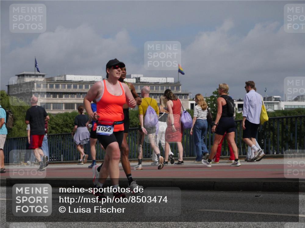 29.06.2025 - hella hamburg halbmarathon Luisa Fischer http://msf.ph/oto/8503474 29.06.2025 10:13:26 Kennedybrücke 1052, 1052, 1186, 7058, 8685, 9150, 9829 meine-sportfotos.de