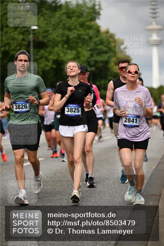 29.06.2025 - hella hamburg halbmarathon Dr. Thomas Lammeyer http://msf.ph/oto/8503479 29.06.2025 10:26:07 Kennedybrücke 1072, 1158, 1191, 1250, 1269, 1668, 1958, 1963, 2009, 2315, 2353, 2529, 2815, 2841, 2919, 3606, 3770, 3825, 3826, 4046, 4289, 4375, 4376, 5412, 5641, 5759, 6103, 6676, 7075, 7375, 7612, 7672, 8431, 8860, 8884, 8896, 8954, 8959, 9002, 9062, 9326, 9327, 9483, 9532, 9635, 9788, 10019, 10125, 10167, 10787, 10902, 10921, 11117, 11425 meine-sportfotos.de
