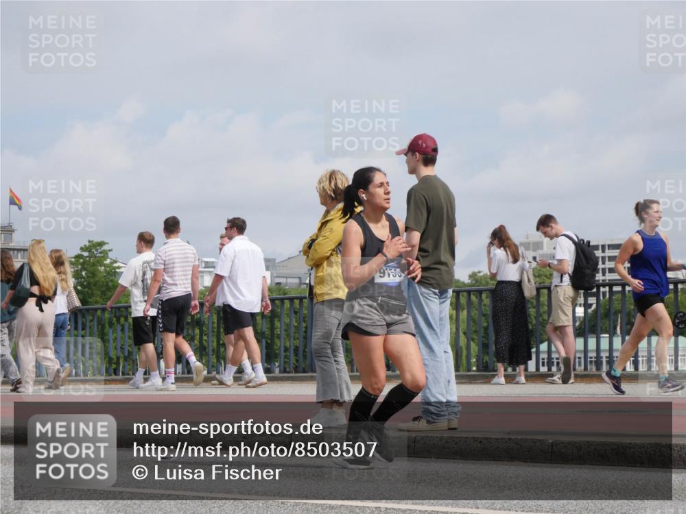 29.06.2025 - hella hamburg halbmarathon Luisa Fischer http://msf.ph/oto/8503507 29.06.2025 10:13:33 Kennedybrücke 9155, 1186, 9150, 9829 meine-sportfotos.de