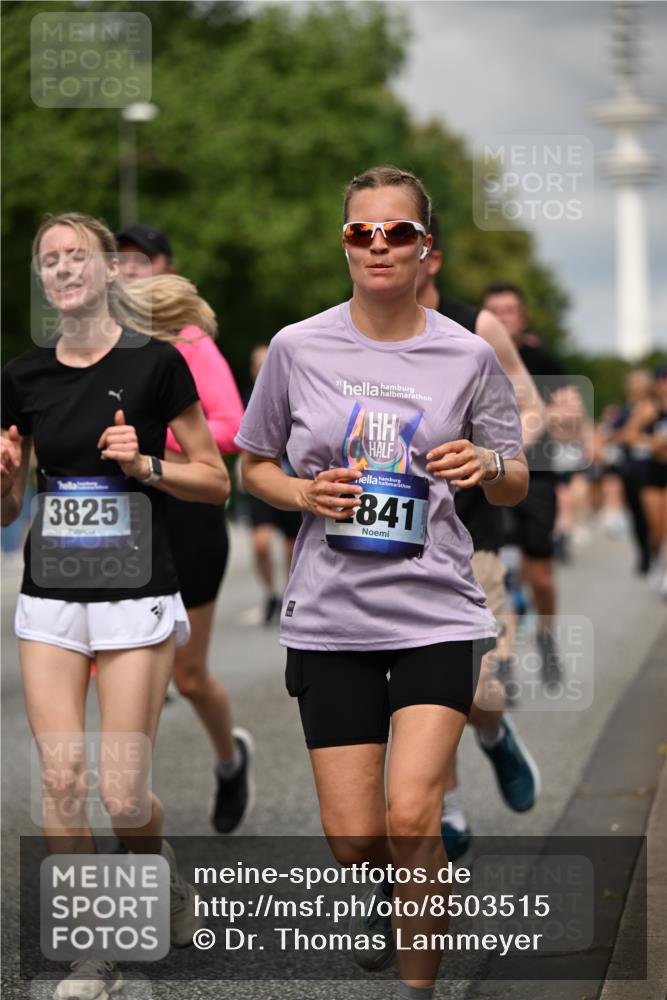 29.06.2025 - hella hamburg halbmarathon Dr. Thomas Lammeyer http://msf.ph/oto/8503515 29.06.2025 10:26:09 Kennedybrücke 1072, 1158, 1191, 1250, 1269, 1294, 1668, 1958, 1963, 2009, 2063, 2315, 2353, 2529, 2815, 2841, 2919, 3172, 3606, 3825, 3826, 4046, 4289, 4375, 4376, 5412, 5641, 5759, 6103, 6676, 7075, 7375, 7612, 7672, 8431, 8860, 8884, 8896, 8954, 8959, 9002, 9062, 9326, 9327, 9483, 9635, 9788, 10019, 10125, 10167, 10787, 10902, 10921, 11117, 11425 meine-sportfotos.de