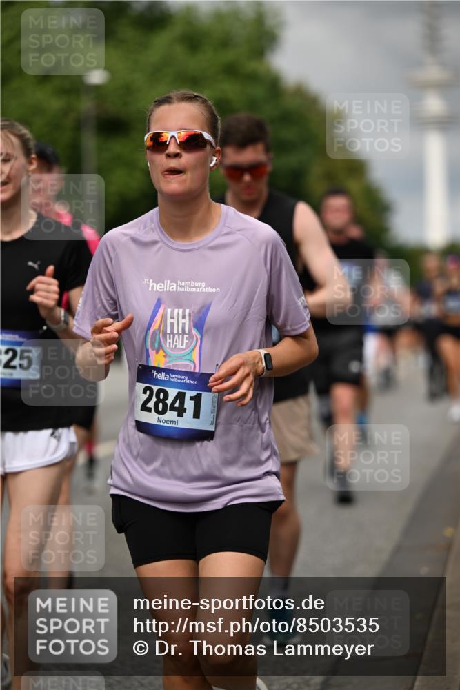 29.06.2025 - hella hamburg halbmarathon Dr. Thomas Lammeyer http://msf.ph/oto/8503535 29.06.2025 10:26:09 Kennedybrücke 1072, 1158, 1191, 1250, 1269, 1294, 1668, 1958, 1963, 2009, 2063, 2315, 2353, 2529, 2815, 2841, 2919, 3172, 3606, 3825, 3826, 4046, 4289, 4375, 4376, 5412, 5641, 5759, 6103, 6676, 7075, 7375, 7612, 7672, 8431, 8860, 8884, 8896, 8954, 8959, 9002, 9062, 9326, 9327, 9483, 9635, 9788, 10019, 10125, 10167, 10787, 10902, 10921, 11117, 11425 meine-sportfotos.de