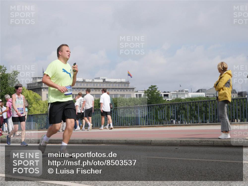 29.06.2025 - hella hamburg halbmarathon Luisa Fischer http://msf.ph/oto/8503537 29.06.2025 10:13:38 Kennedybrücke 5806, 5182, 5653, 5806, 9829 meine-sportfotos.de
