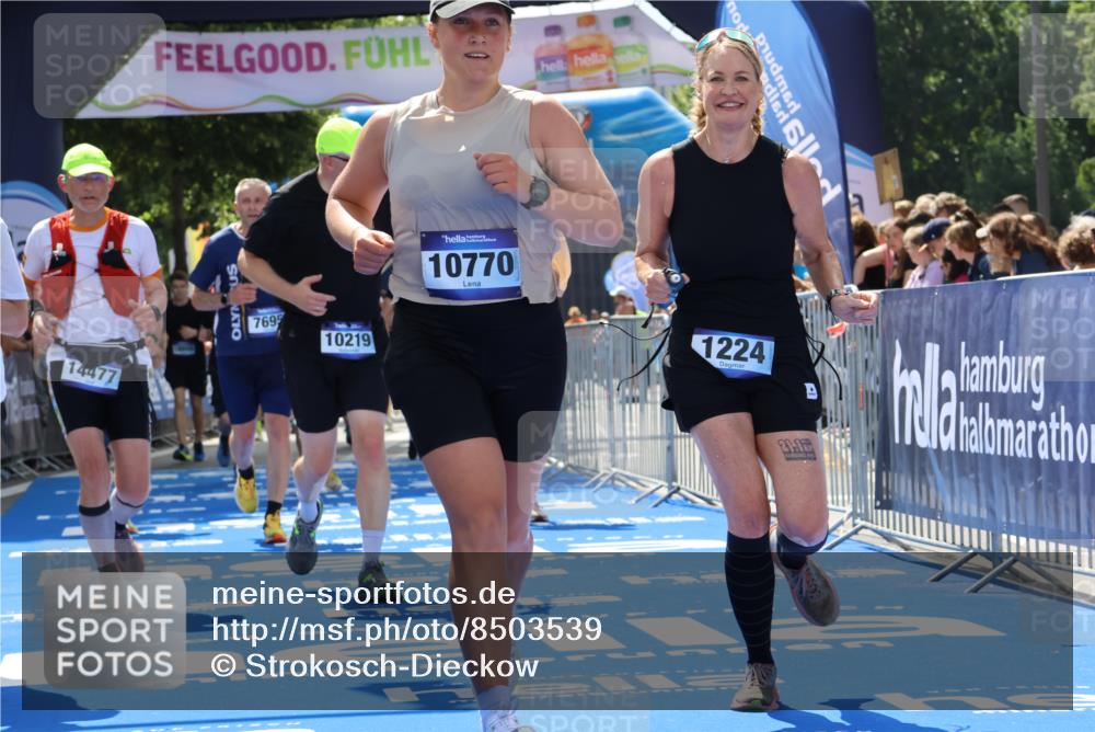 29.06.2025 - hella hamburg halbmarathon Strokosch-Dieckow http://msf.ph/oto/8503539 29.06.2025 11:36:24 Ziel 1224, 1298, 1389, 1819, 3558, 3741, 5294, 6199, 6805, 7695, 7773, 7789, 9054, 9055, 9094, 9628, 10219, 10652, 10770, 10862, 12463, 12562, 13473, 14334, 14477, 15281, 15827, 19018 meine-sportfotos.de