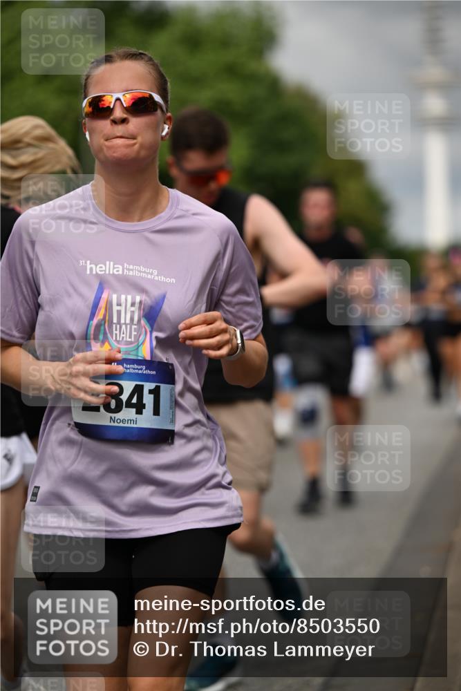 29.06.2025 - hella hamburg halbmarathon Dr. Thomas Lammeyer http://msf.ph/oto/8503550 29.06.2025 10:26:09 Kennedybrücke 1072, 1158, 1191, 1250, 1269, 1294, 1668, 1958, 1963, 2009, 2063, 2315, 2353, 2529, 2815, 2841, 2919, 3172, 3606, 3825, 3826, 4046, 4289, 4375, 4376, 5412, 5641, 5759, 6103, 6676, 7075, 7375, 7612, 7672, 8431, 8860, 8884, 8896, 8954, 8959, 9002, 9062, 9326, 9327, 9483, 9635, 9788, 10019, 10125, 10167, 10787, 10902, 10921, 11117, 11425 meine-sportfotos.de