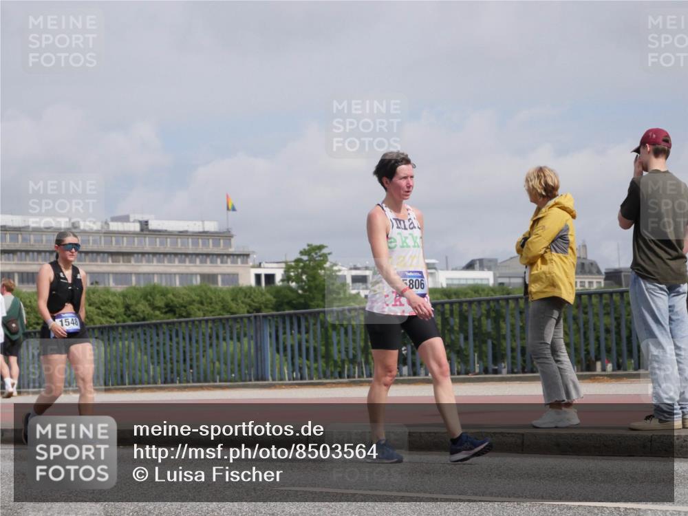 29.06.2025 - hella hamburg halbmarathon Luisa Fischer http://msf.ph/oto/8503564 29.06.2025 10:13:42 Kennedybrücke 1548, 5806, 1548, 1781, 5182, 5653, 5806, 8561 meine-sportfotos.de