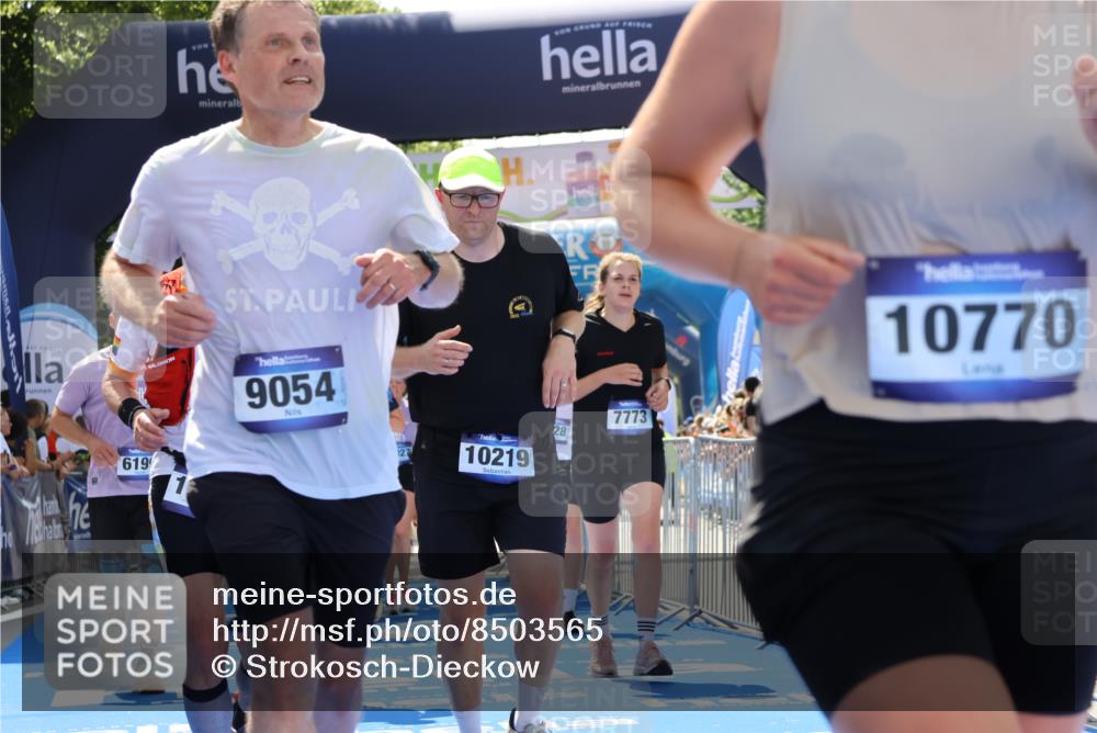29.06.2025 - hella hamburg halbmarathon Strokosch-Dieckow http://msf.ph/oto/8503565 29.06.2025 11:36:25 Ziel 1224, 1298, 1389, 1819, 3558, 5294, 6199, 6805, 7695, 7773, 7789, 9054, 9055, 9094, 9628, 10219, 10652, 10770, 10862, 12562, 13462, 14334, 14477, 15827, 19018 meine-sportfotos.de