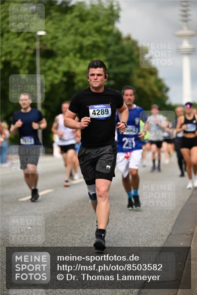 29.06.2025 - hella hamburg halbmarathon Dr. Thomas Lammeyer http://msf.ph/oto/8503582 29.06.2025 10:26:10 Kennedybrücke 1072, 1158, 1191, 1250, 1269, 1294, 1668, 1958, 1963, 2009, 2063, 2529, 2815, 2841, 2919, 3172, 3606, 3825, 3826, 4046, 4289, 4375, 4376, 5412, 5641, 5759, 6103, 6676, 7375, 7612, 7672, 8431, 8860, 8884, 8896, 8954, 8959, 9002, 9062, 9326, 9327, 9483, 9635, 9788, 10019, 10125, 10167, 10787, 10902, 10921, 11425 meine-sportfotos.de