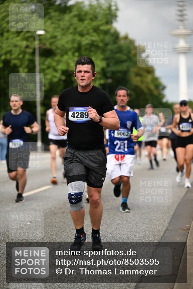 29.06.2025 - hella hamburg halbmarathon Dr. Thomas Lammeyer http://msf.ph/oto/8503595 29.06.2025 10:26:11 Kennedybrücke 1072, 1158, 1191, 1250, 1269, 1294, 1668, 1958, 1963, 2009, 2063, 2529, 2815, 2841, 2919, 3172, 3606, 3825, 3826, 4046, 4289, 4375, 4376, 5412, 5641, 5759, 6103, 6676, 7375, 7612, 7672, 8431, 8860, 8884, 8896, 8954, 8959, 9002, 9062, 9326, 9327, 9483, 9635, 9788, 9807, 10019, 10167, 10787, 10902, 10921, 11425 meine-sportfotos.de