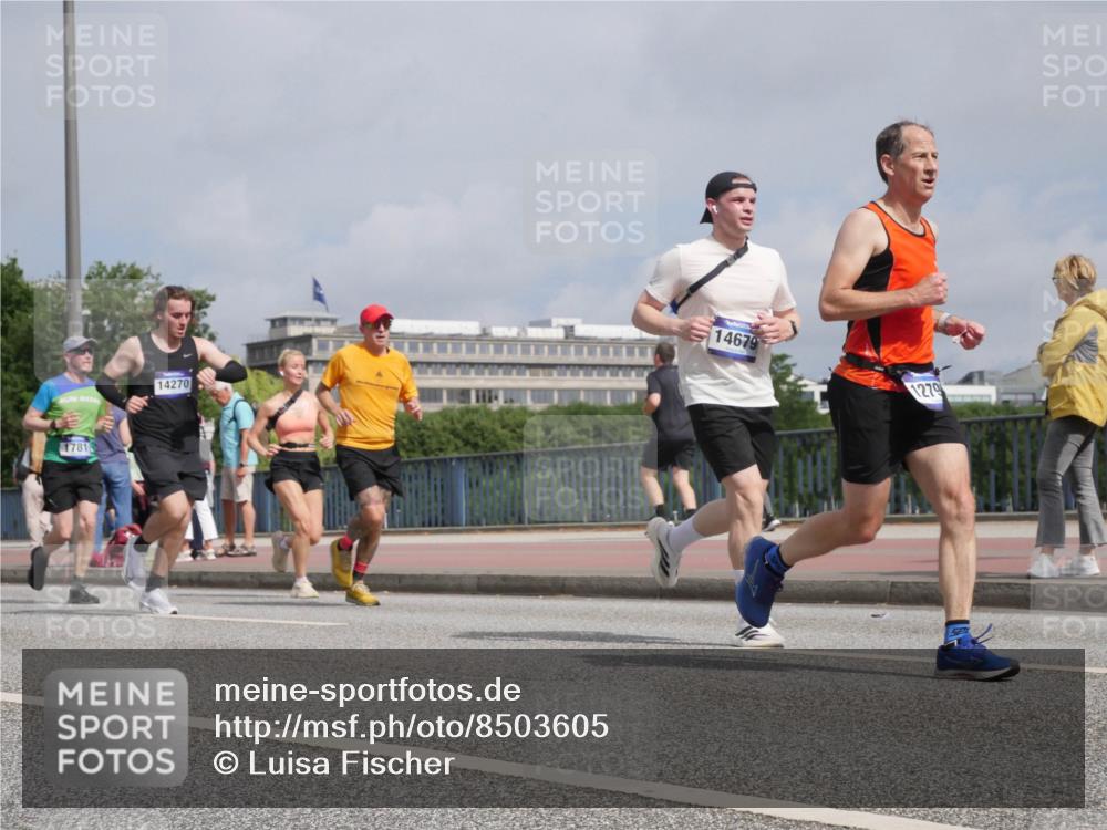 29.06.2025 - hella hamburg halbmarathon Luisa Fischer http://msf.ph/oto/8503605 29.06.2025 10:13:47 Kennedybrücke 14270, 1781, 14679, 1279, 1548, 1781, 2868, 5182, 5653, 5806, 8561 meine-sportfotos.de