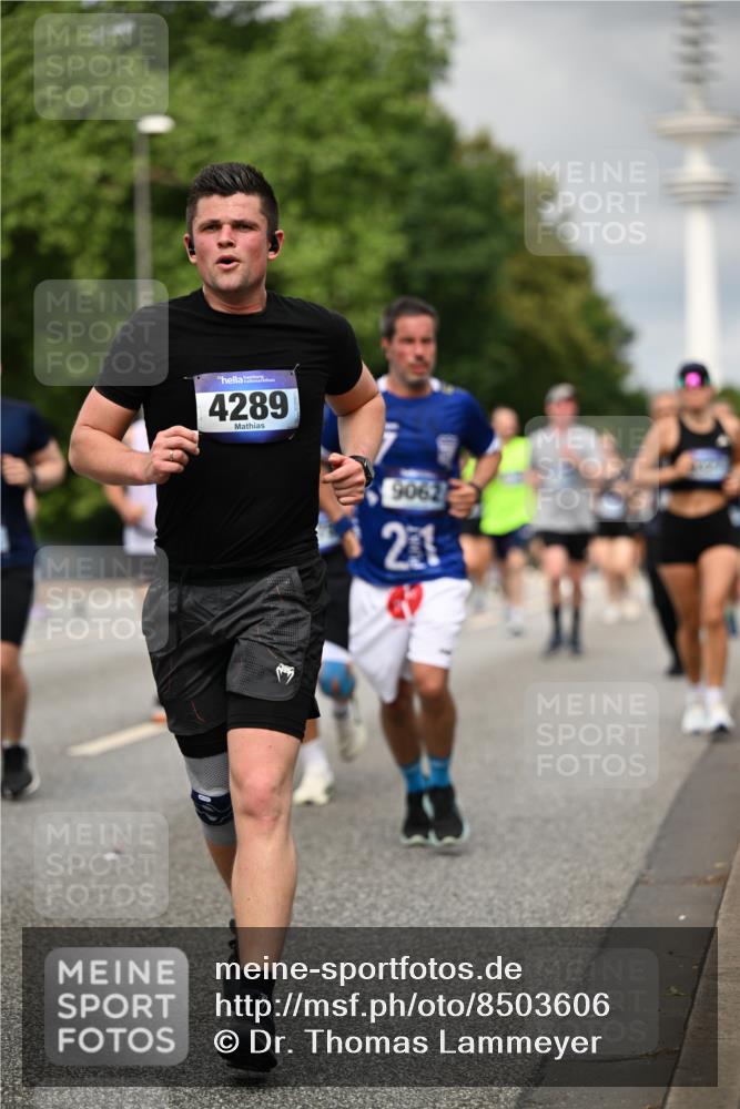 29.06.2025 - hella hamburg halbmarathon Dr. Thomas Lammeyer http://msf.ph/oto/8503606 29.06.2025 10:26:11 Kennedybrücke 1072, 1158, 1191, 1250, 1269, 1294, 1668, 1958, 1963, 2009, 2063, 2529, 2815, 2841, 2919, 3172, 3606, 3825, 3826, 4046, 4289, 4375, 4376, 5412, 5641, 5759, 6103, 6676, 7375, 7612, 7672, 8431, 8860, 8884, 8896, 8954, 8959, 9002, 9062, 9326, 9327, 9483, 9635, 9788, 9807, 10019, 10167, 10787, 10902, 10921, 11425 meine-sportfotos.de