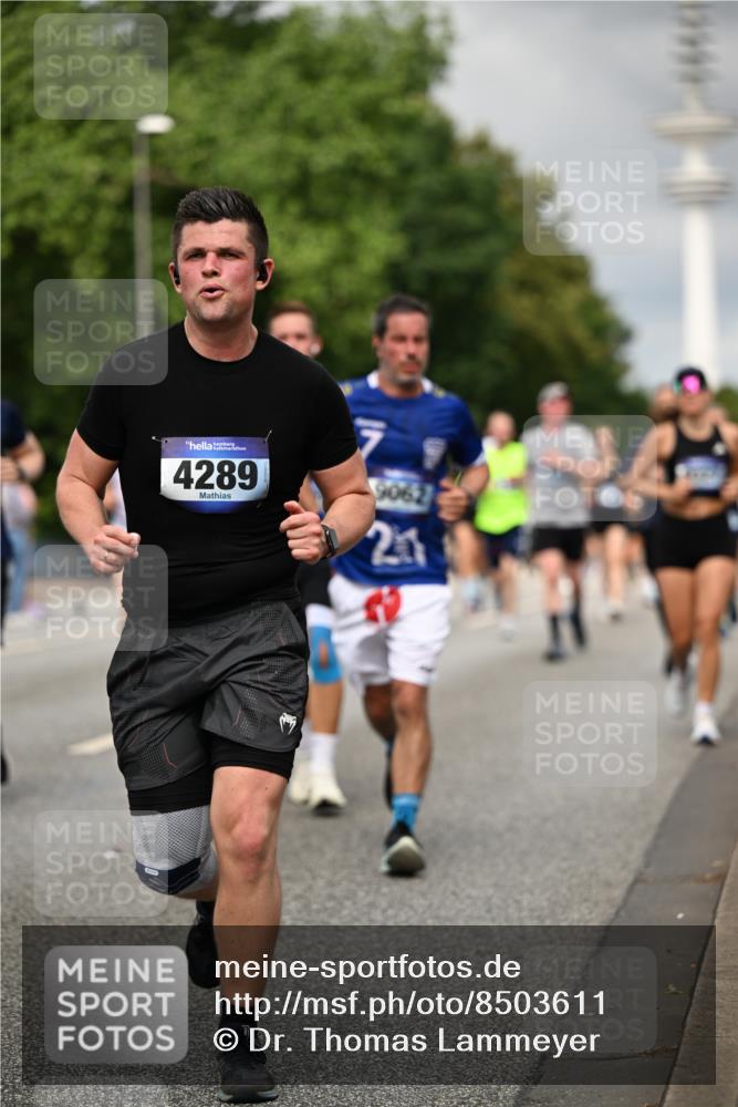 29.06.2025 - hella hamburg halbmarathon Dr. Thomas Lammeyer http://msf.ph/oto/8503611 29.06.2025 10:26:11 Kennedybrücke 1072, 1158, 1191, 1250, 1269, 1294, 1668, 1958, 1963, 2009, 2063, 2529, 2815, 2841, 2919, 3172, 3606, 3825, 3826, 4046, 4289, 4375, 4376, 5412, 5641, 5759, 6103, 6676, 7375, 7612, 7672, 8431, 8860, 8884, 8896, 8954, 8959, 9002, 9062, 9326, 9327, 9483, 9635, 9788, 9807, 10019, 10167, 10787, 10902, 10921, 11425 meine-sportfotos.de