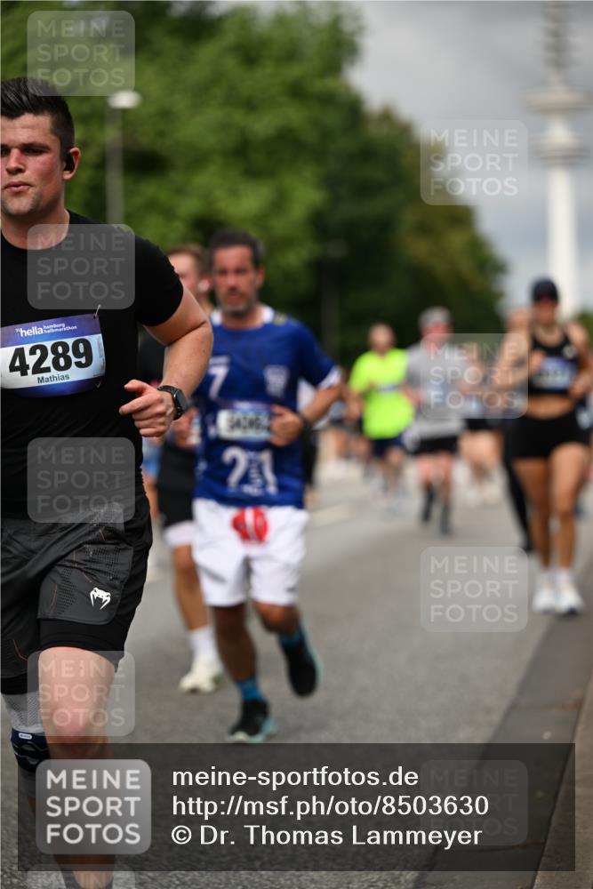 29.06.2025 - hella hamburg halbmarathon Dr. Thomas Lammeyer http://msf.ph/oto/8503630 29.06.2025 10:26:12 Kennedybrücke 1072, 1158, 1191, 1250, 1269, 1294, 1419, 1668, 1958, 1963, 2009, 2063, 2529, 2815, 2841, 2919, 3172, 3606, 3825, 3826, 4046, 4289, 4375, 4376, 5412, 5641, 6103, 6676, 7375, 7612, 7672, 8431, 8860, 8884, 8896, 8954, 8959, 9002, 9062, 9326, 9327, 9483, 9635, 9788, 9807, 10167, 10787, 10902, 10921, 11425 meine-sportfotos.de