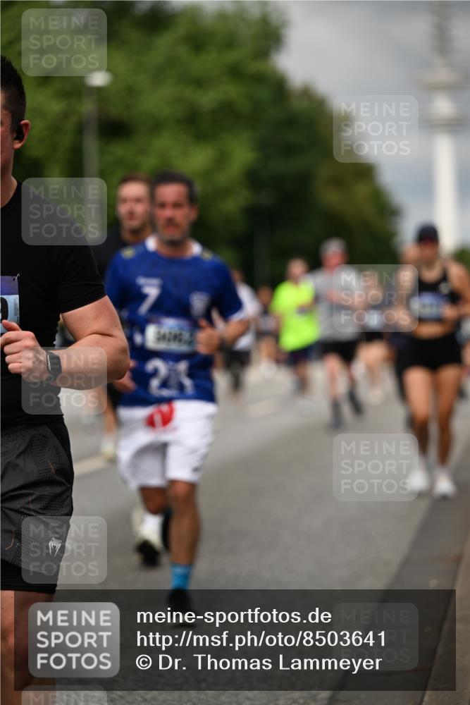 29.06.2025 - hella hamburg halbmarathon Dr. Thomas Lammeyer http://msf.ph/oto/8503641 29.06.2025 10:26:12 Kennedybrücke 1072, 1158, 1191, 1250, 1269, 1294, 1419, 1668, 1958, 1963, 2009, 2063, 2529, 2815, 2841, 2919, 3172, 3606, 3825, 3826, 4046, 4289, 4375, 4376, 5412, 5641, 6103, 6676, 7375, 7612, 7672, 8431, 8860, 8884, 8896, 8954, 8959, 9002, 9062, 9326, 9327, 9483, 9635, 9788, 9807, 10167, 10787, 10902, 10921, 11425 meine-sportfotos.de
