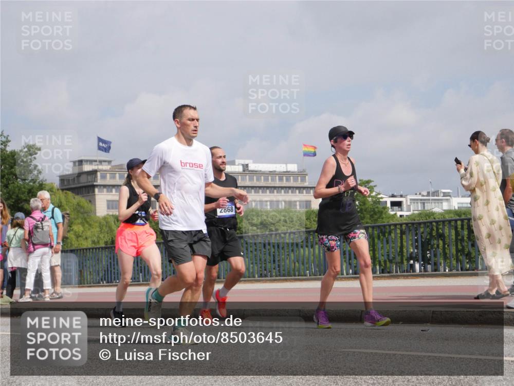 29.06.2025 - hella hamburg halbmarathon Luisa Fischer http://msf.ph/oto/8503645 29.06.2025 10:13:52 Kennedybrücke 2868, 1548, 1781, 2868, 4287, 5440, 8171, 8561, 10196 meine-sportfotos.de