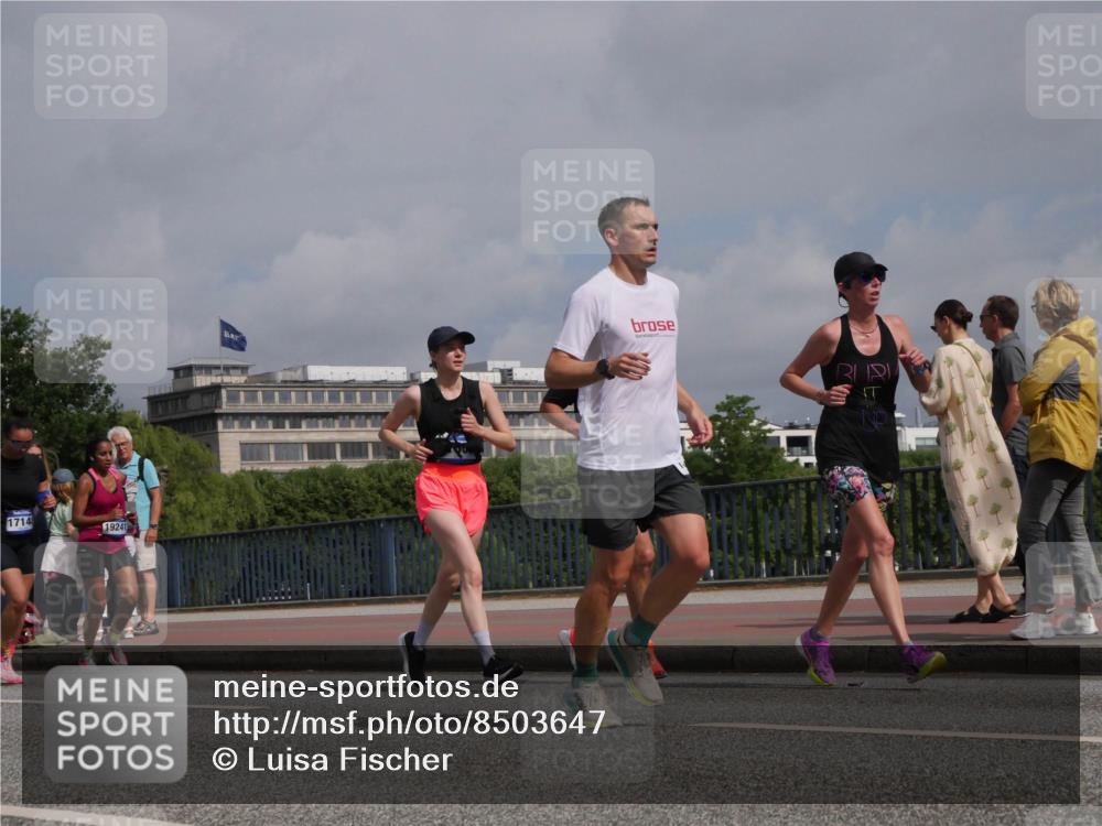 29.06.2025 - hella hamburg halbmarathon Luisa Fischer http://msf.ph/oto/8503647 29.06.2025 10:13:53 Kennedybrücke 1714, 19241, 2868, 4287, 5440, 8171, 10196 meine-sportfotos.de