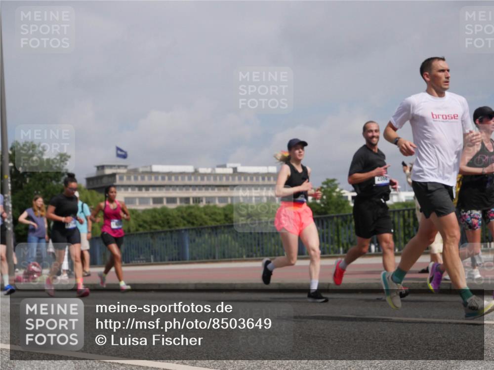 29.06.2025 - hella hamburg halbmarathon Luisa Fischer http://msf.ph/oto/8503649 29.06.2025 10:13:53 Kennedybrücke 9997, 2868, 4287, 5440, 8171, 10196 meine-sportfotos.de